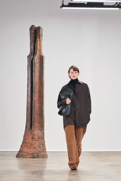 Look 7